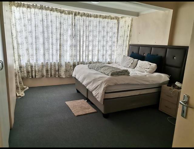 2 BEDROOM APARTMENT FOR SALE IN MANORS